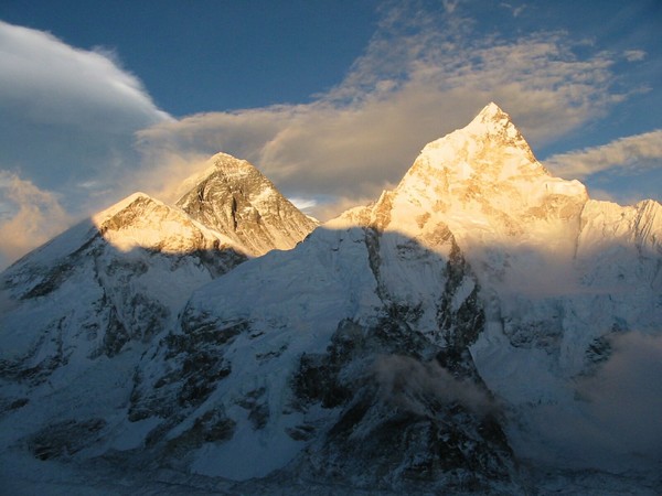 Everestul scaldat de razele Soarelui