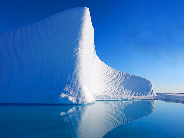 Iceberg in Oceanul Arctic