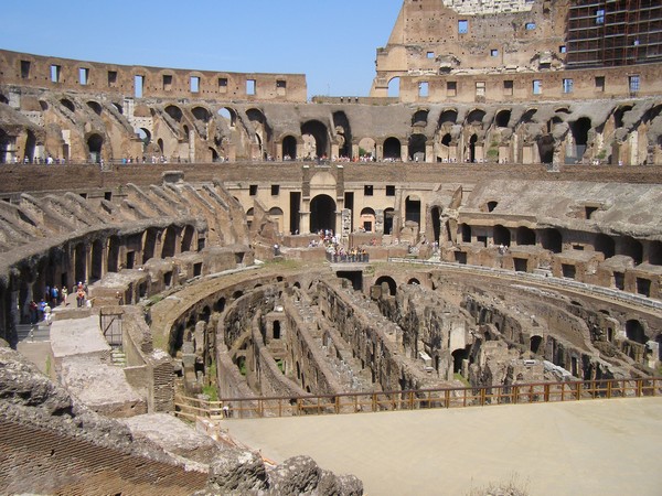 Interiorul Colosseumului