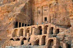 Ruinele Cetatii Petra